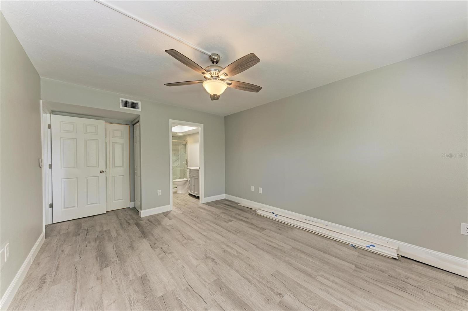 Image 26 of 54 For 515 30th Avenue W H201