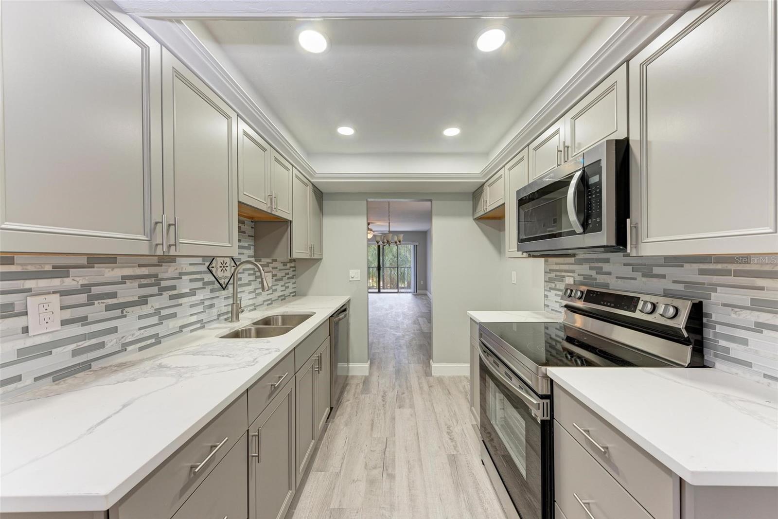 Image 4 of 54 For 515 30th Avenue W H201
