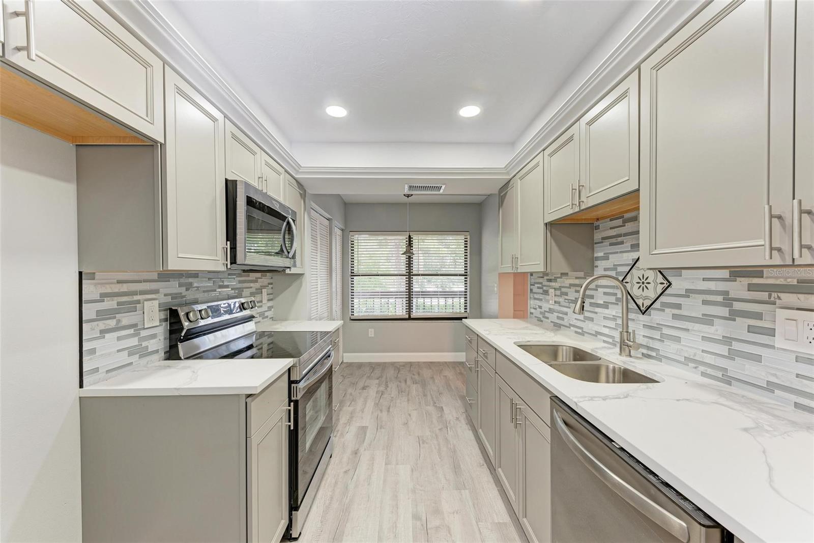 Image 5 of 54 For 515 30th Avenue W H201