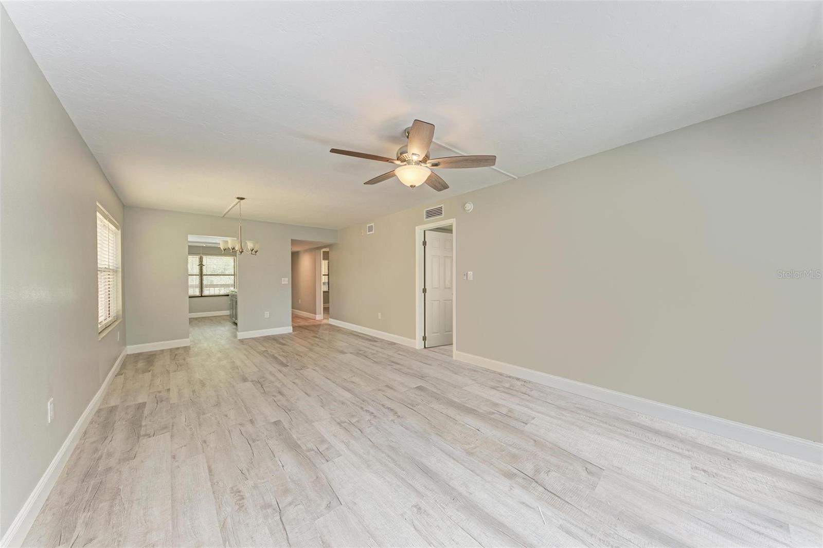 Image 8 of 54 For 515 30th Avenue W H201