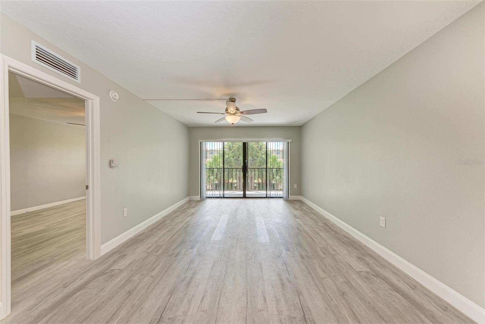Image 9 of 54 For 515 30th Avenue W H201