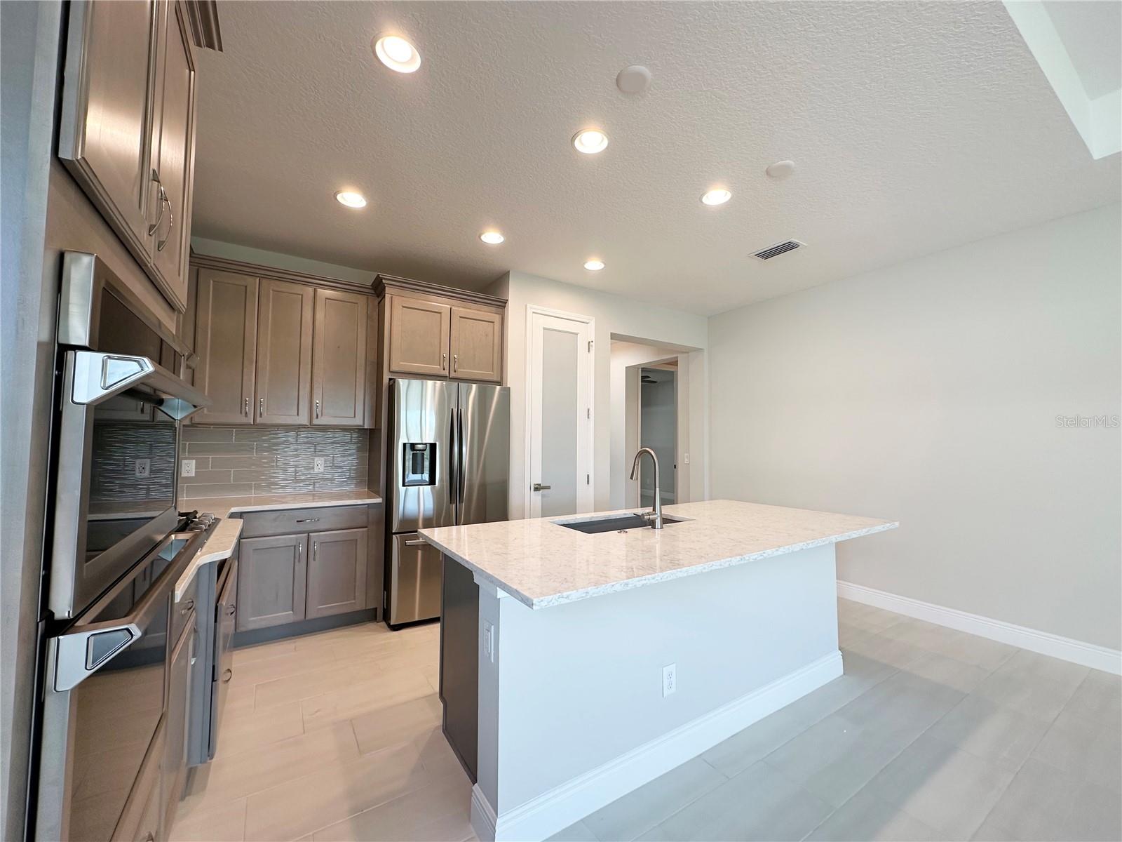 Image 7 of 22 For 10716 Klee Avenue