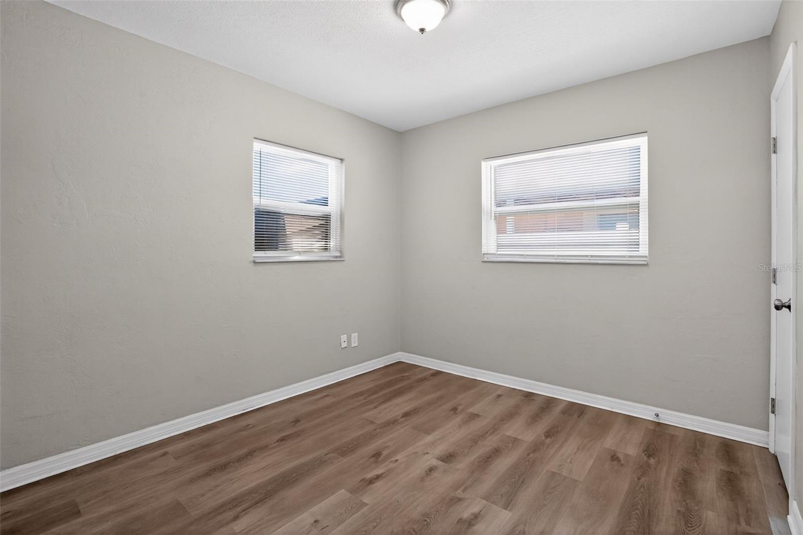 Image 16 of 44 For 3300 Kingston Street N