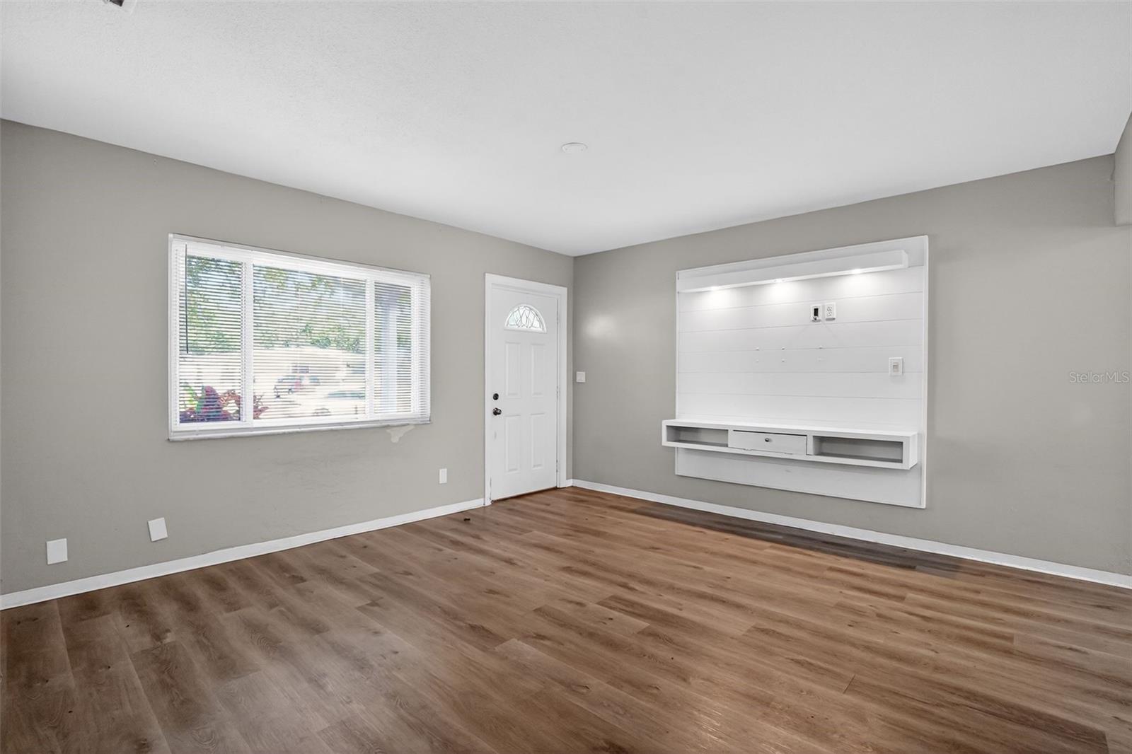 Image 6 of 44 For 3300 Kingston Street N