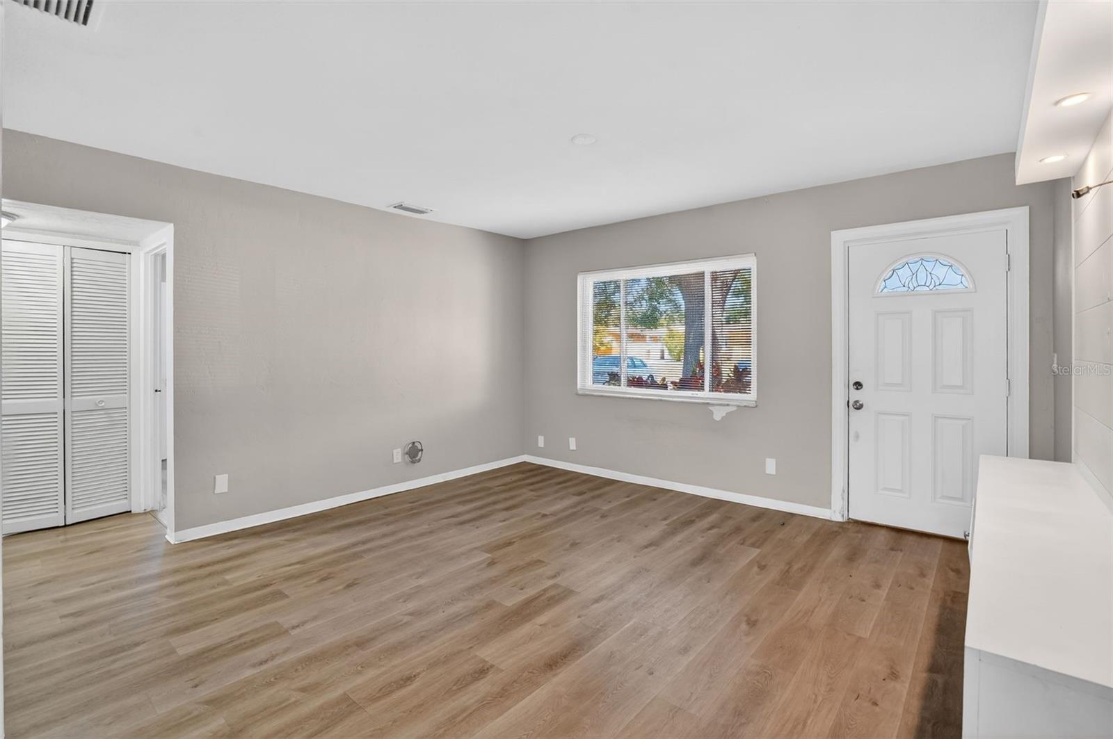 Image 8 of 44 For 3300 Kingston Street N