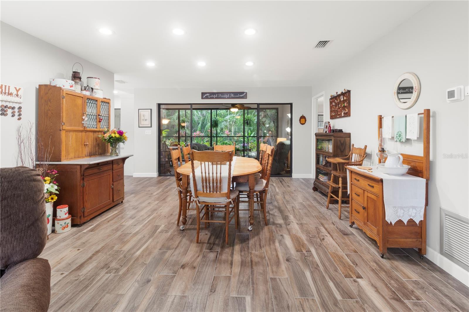 Image 11 of 44 For 6064 Fairway Lane 1512