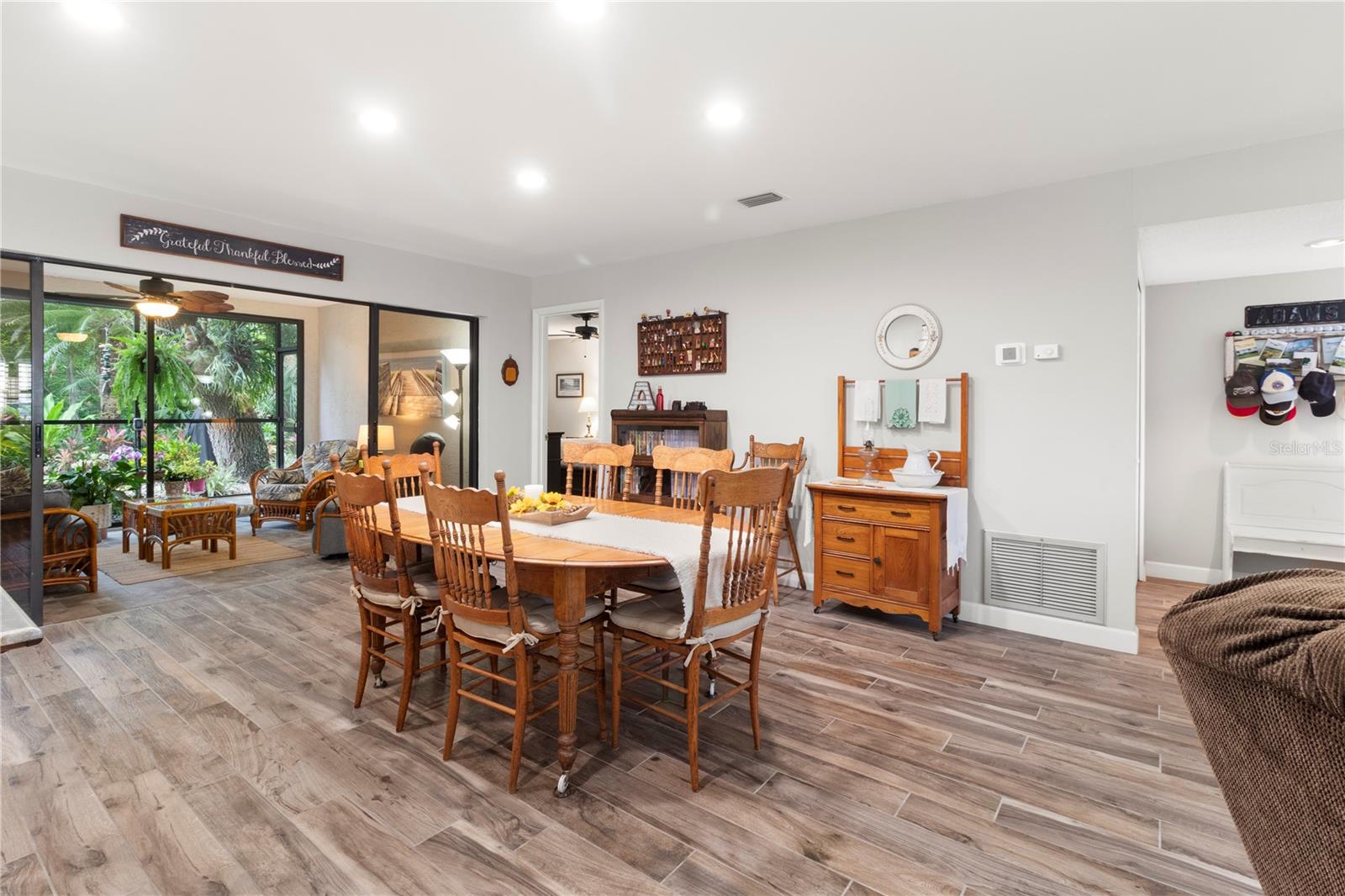 Image 12 of 44 For 6064 Fairway Lane 1512