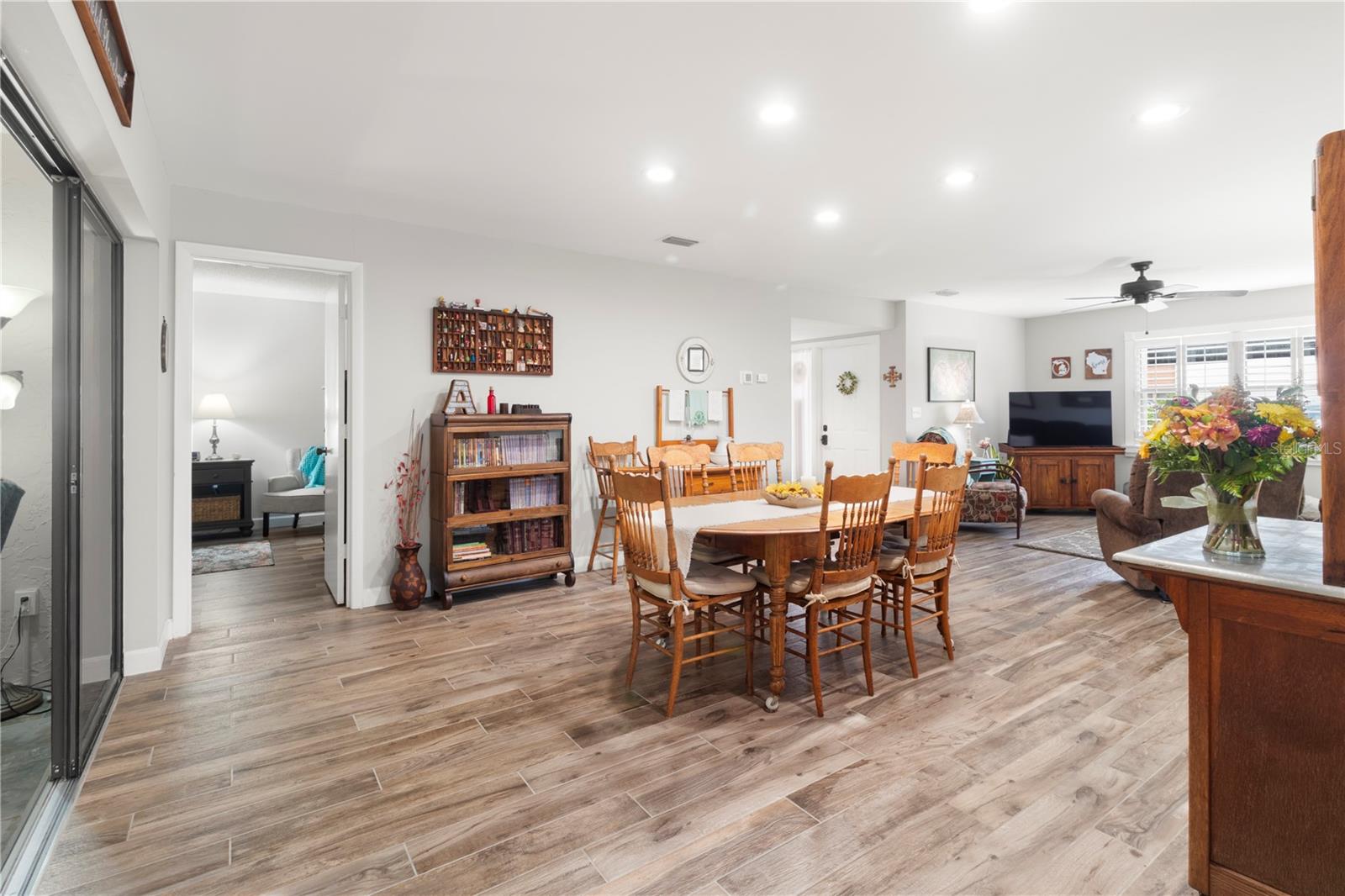 Image 13 of 44 For 6064 Fairway Lane 1512
