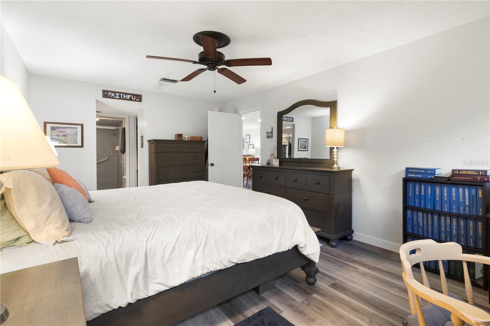 Image 20 of 44 For 6064 Fairway Lane 1512