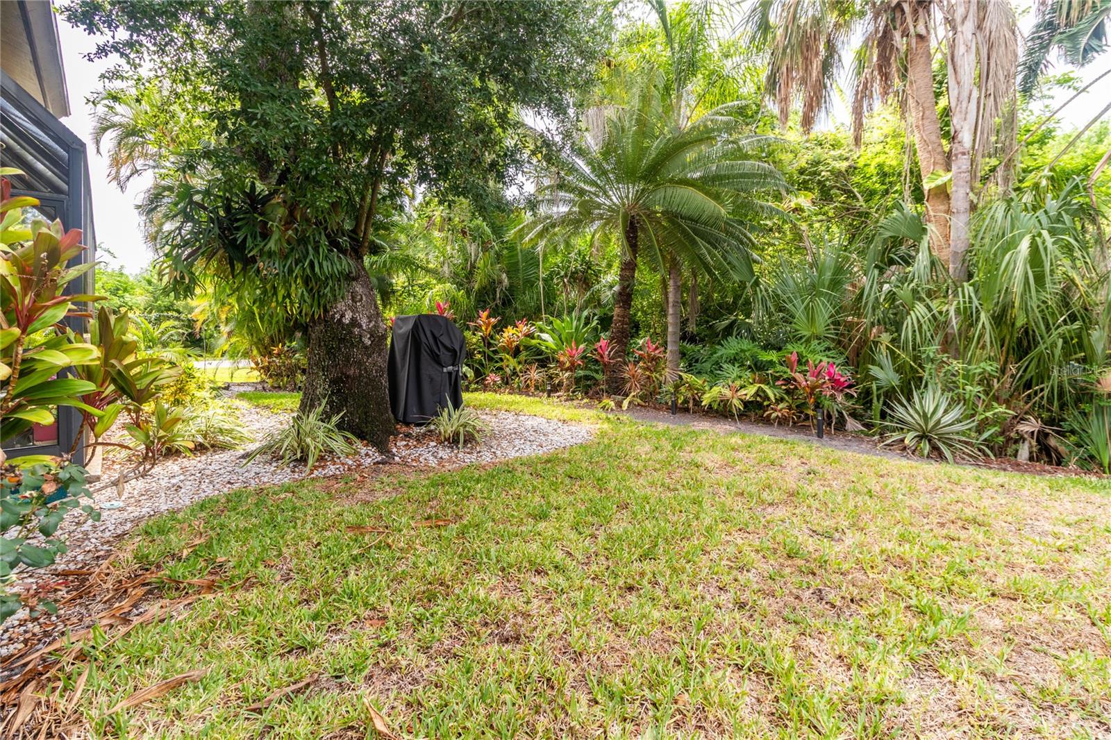 Image 28 of 44 For 6064 Fairway Lane 1512