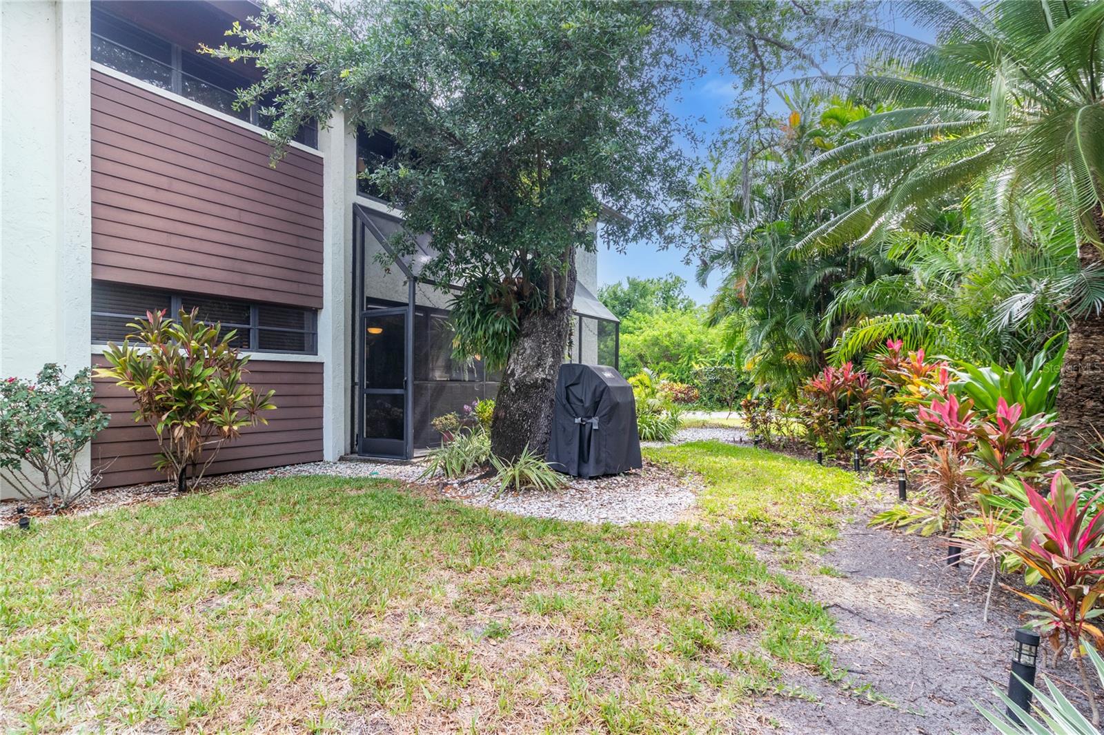 Image 29 of 44 For 6064 Fairway Lane 1512