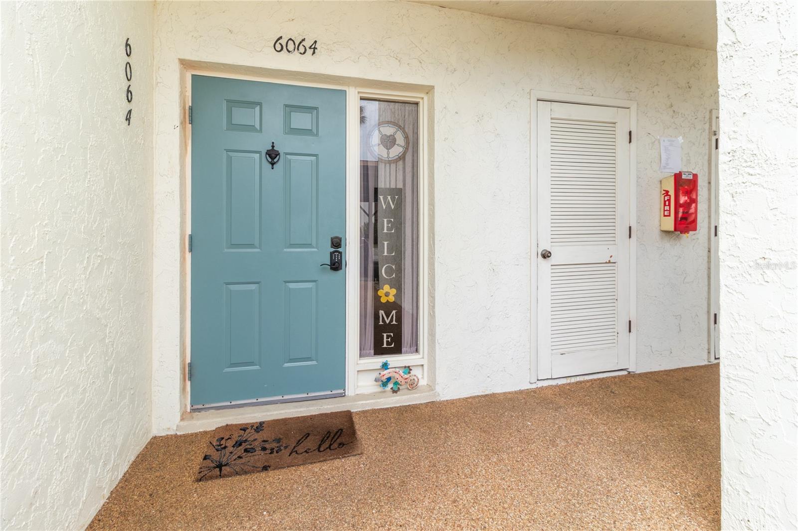 Image 4 of 44 For 6064 Fairway Lane 1512