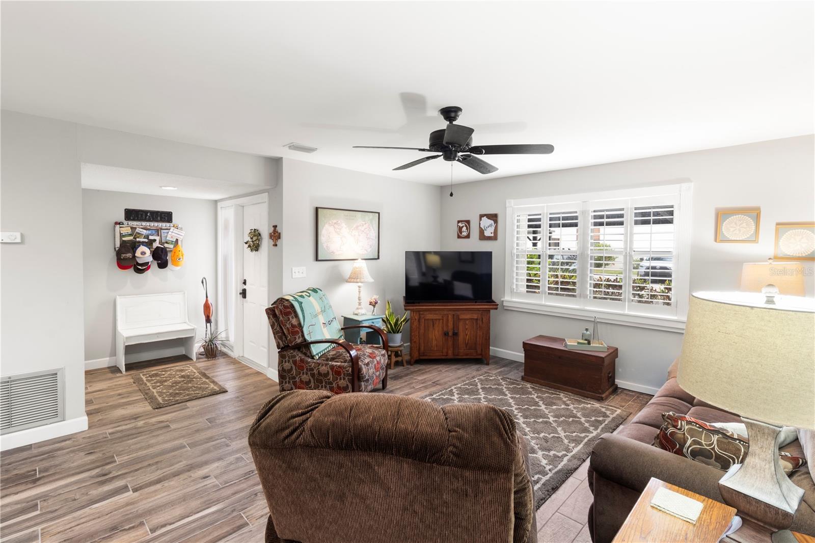 Image 8 of 44 For 6064 Fairway Lane 1512
