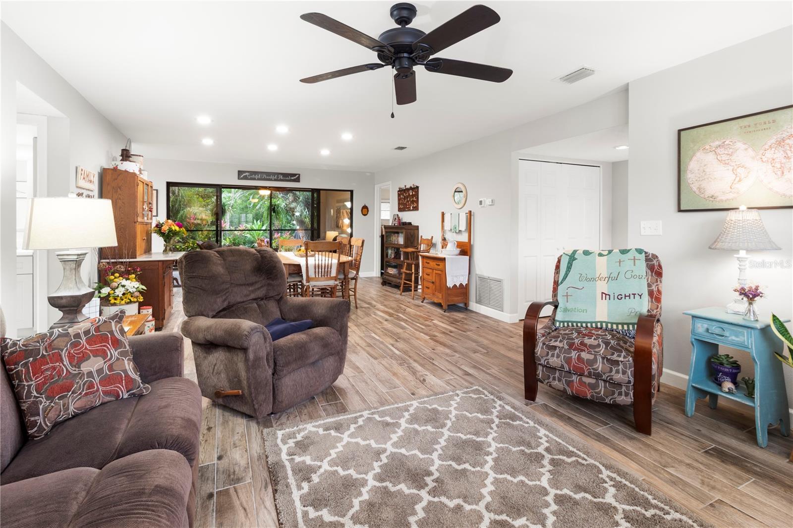 Image 9 of 44 For 6064 Fairway Lane 1512