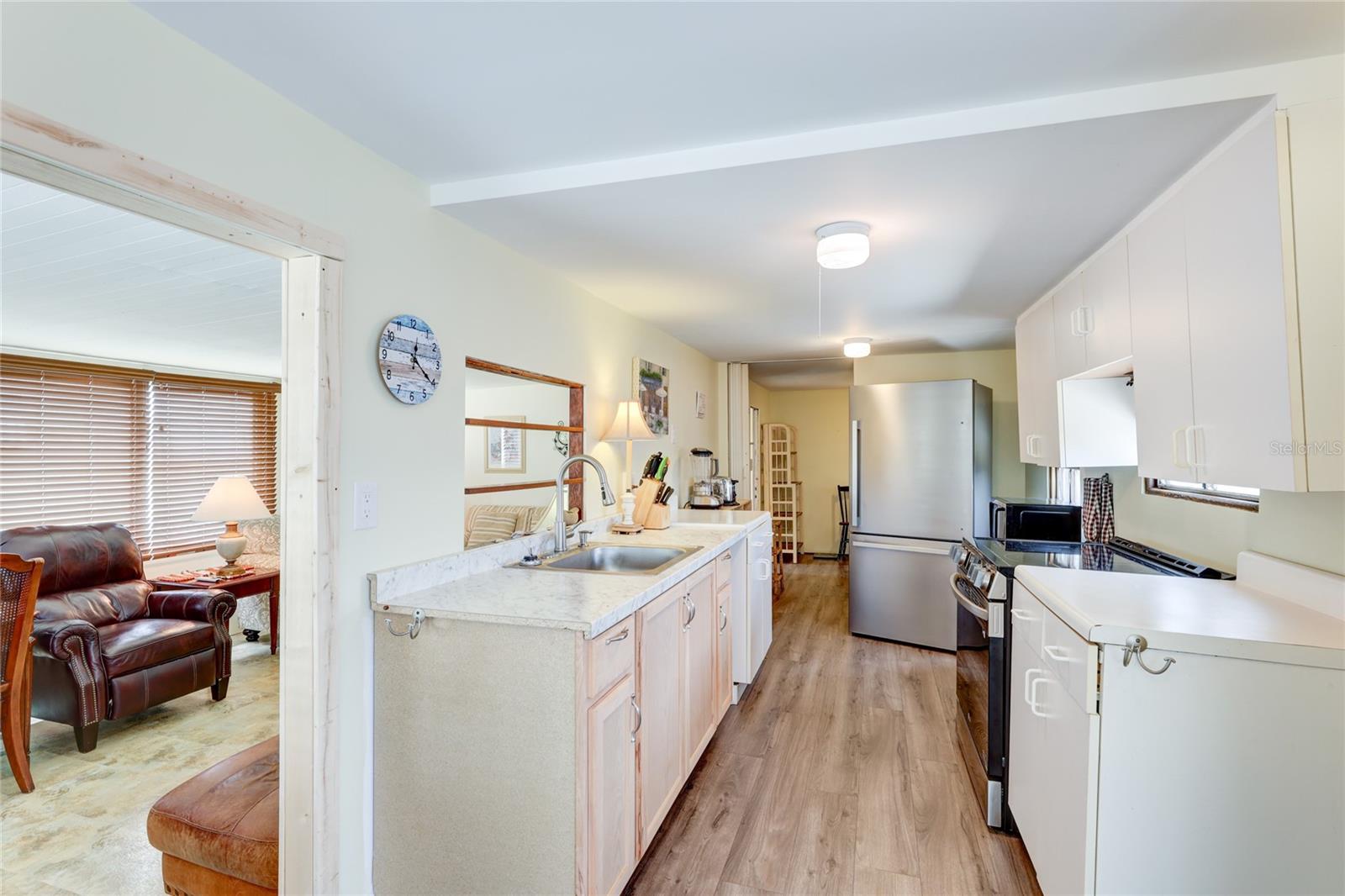 Image 10 of 25 For 604 49th Avenue Drive W