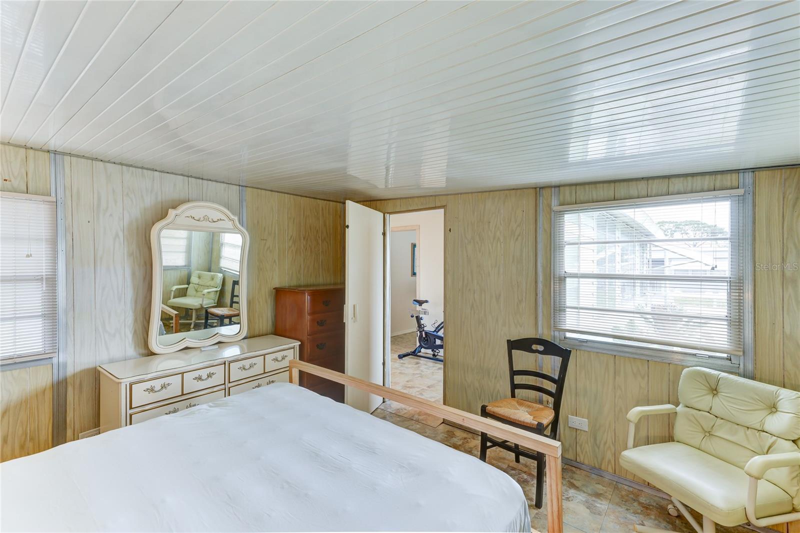 Image 21 of 25 For 604 49th Avenue Drive W