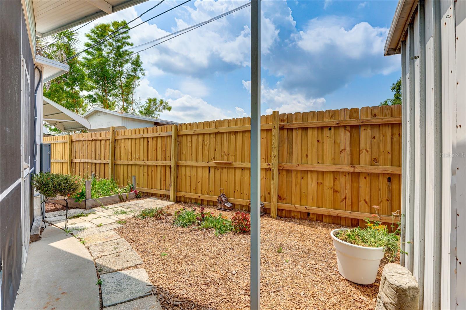 Image 5 of 25 For 604 49th Avenue Drive W