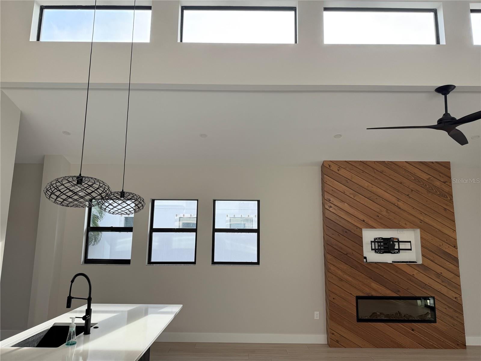 Image 7 of 19 For 2443 Wood Street