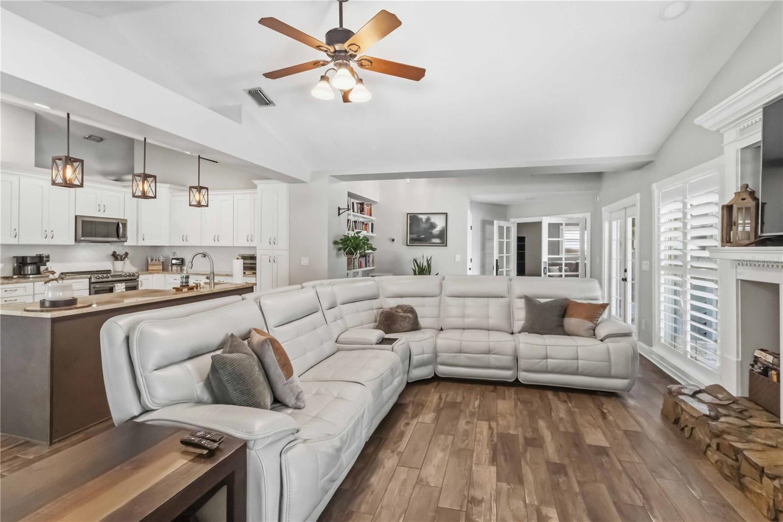 Image 16 of 57 For 28424 Deedra Drive