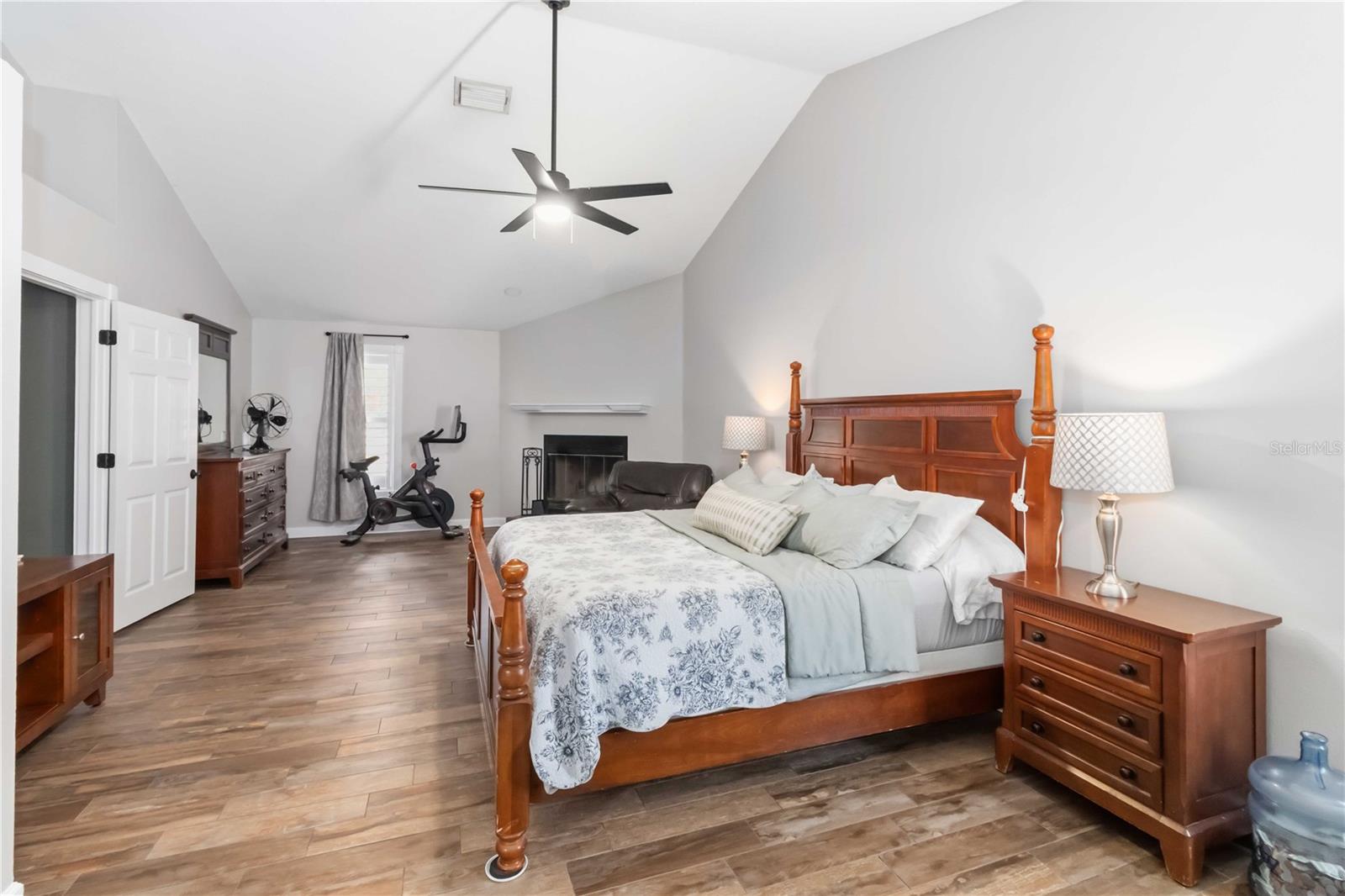 Image 19 of 57 For 28424 Deedra Drive