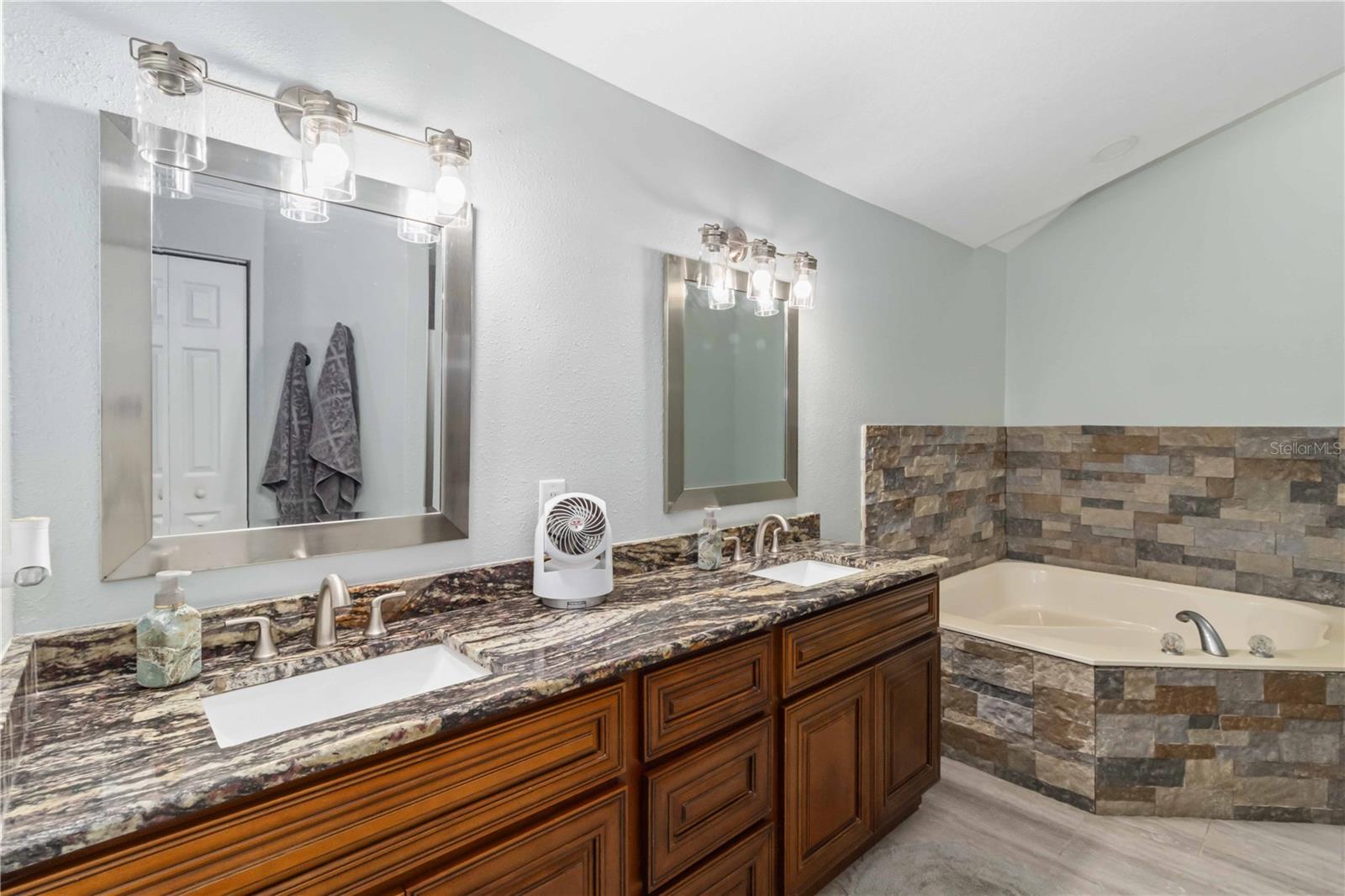 Image 21 of 57 For 28424 Deedra Drive