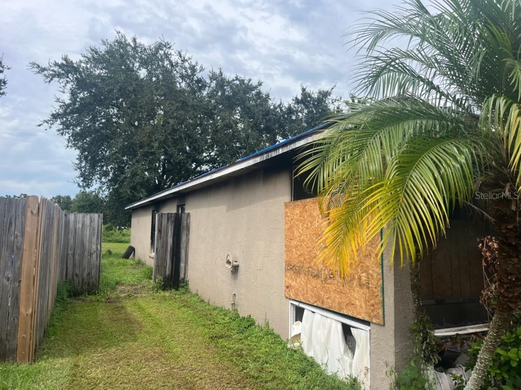 Listing photo id 7 for 1210 Casa Bonita Avenue