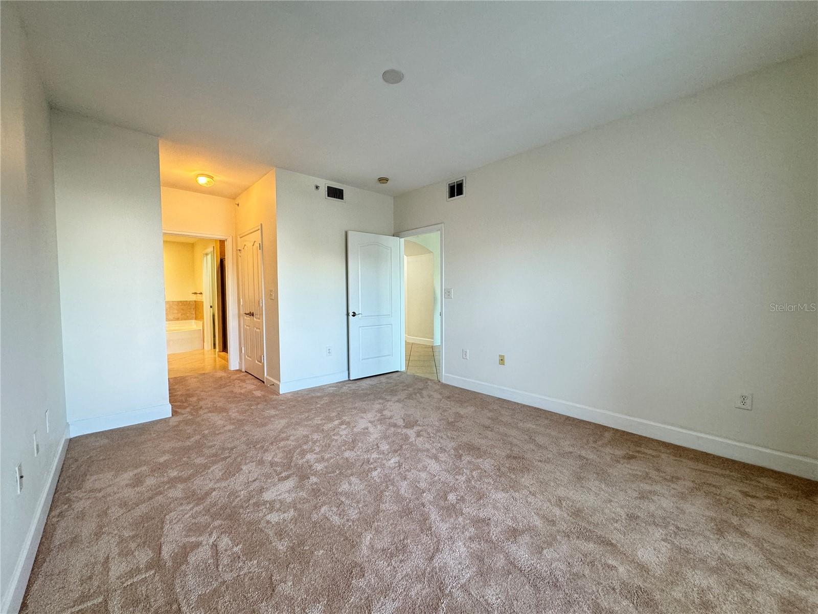 Image 17 of 37 For 808 3rd Avenue W 301