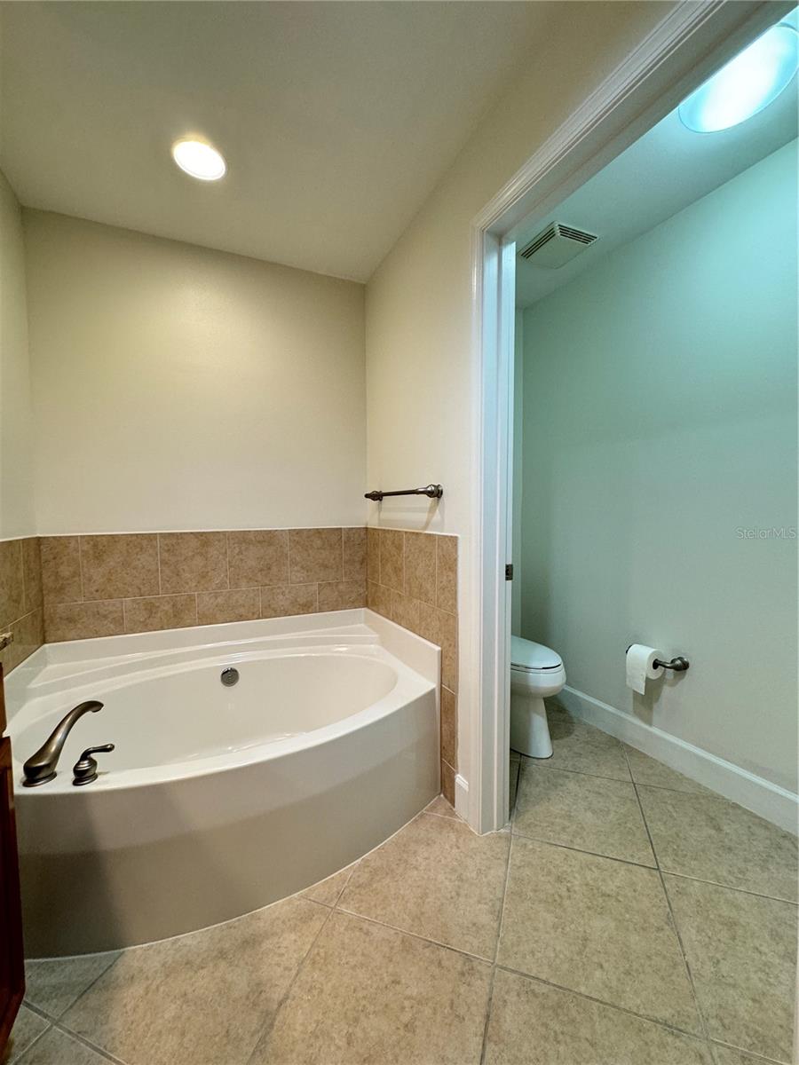 Image 20 of 37 For 808 3rd Avenue W 301