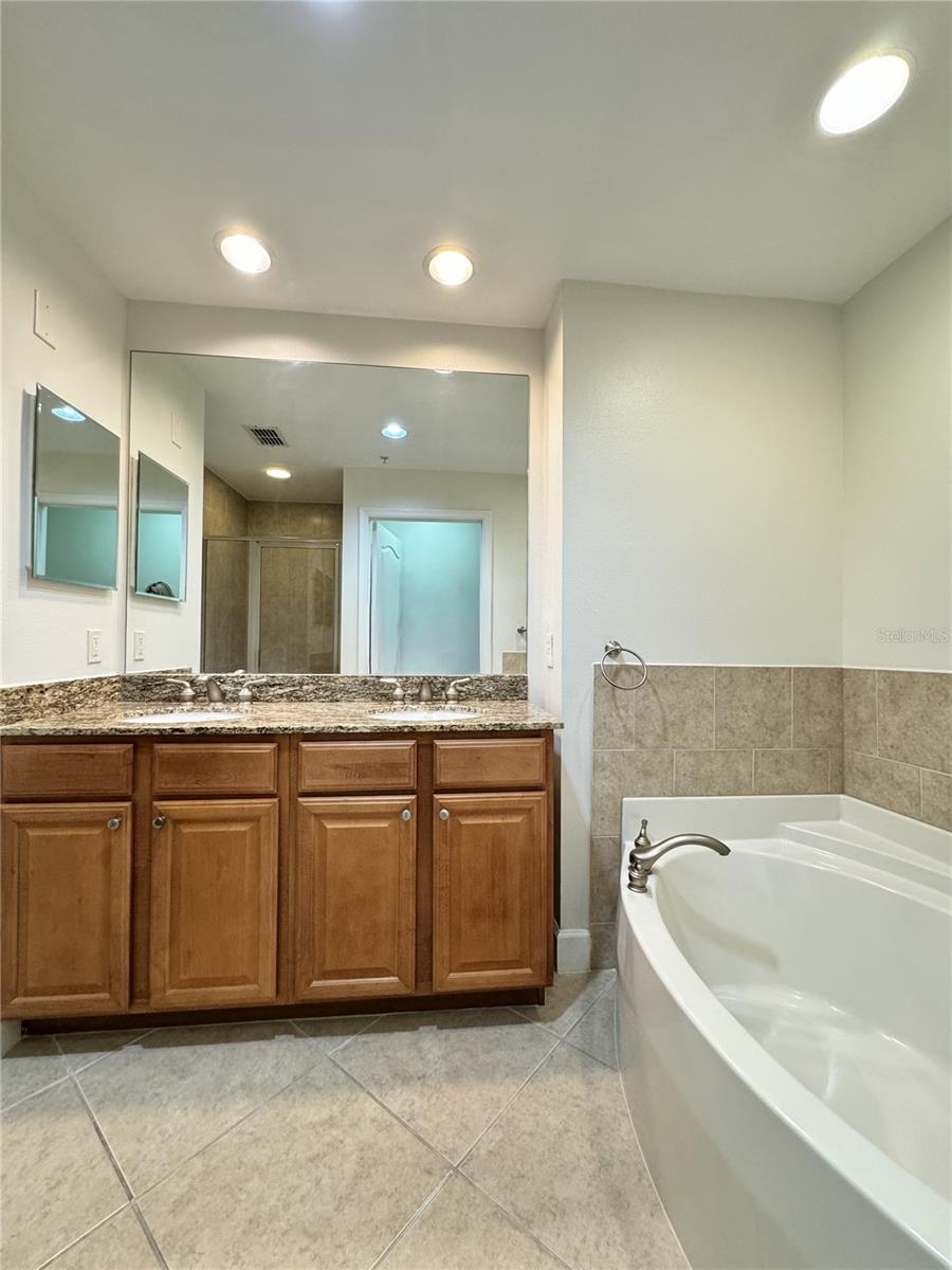 Image 22 of 37 For 808 3rd Avenue W 301