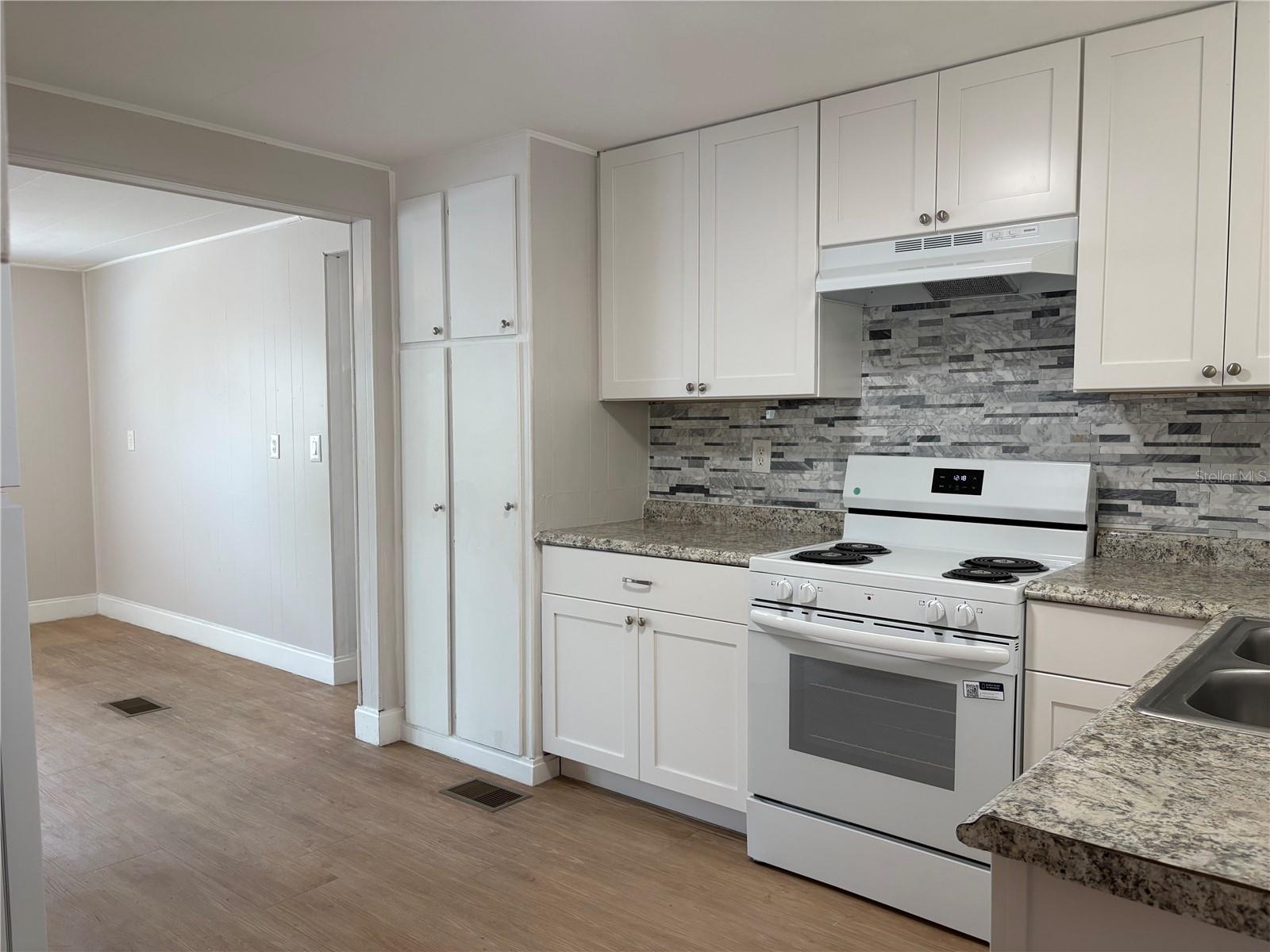 Image 11 of 37 For 3608 16th Street W