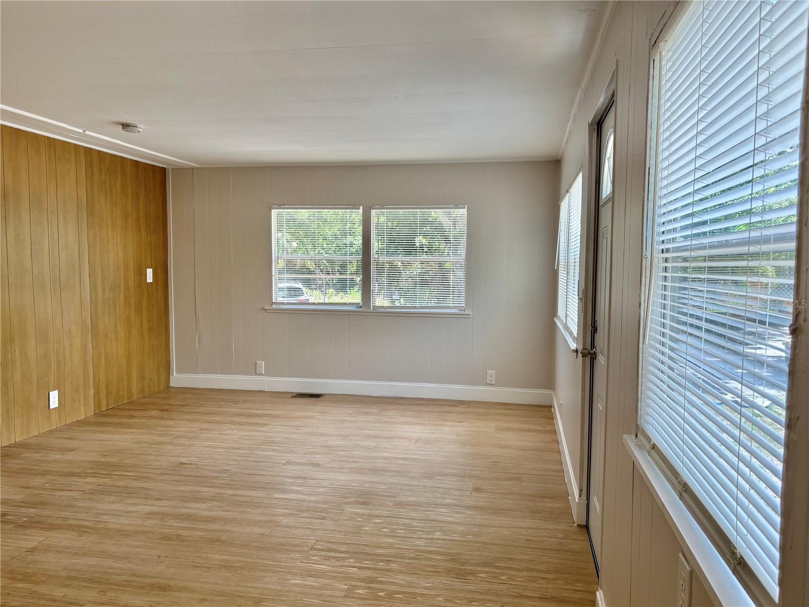 Image 16 of 37 For 3608 16th Street W