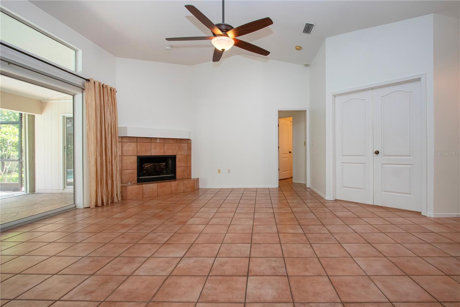 Image 22 of 67 For 4403 Diamond Circle N