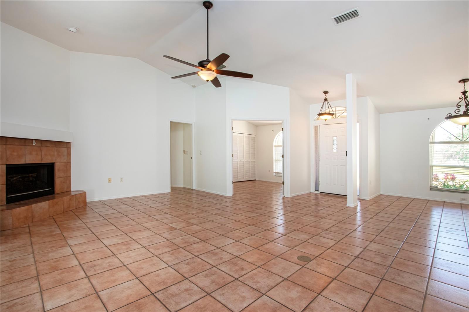 Image 24 of 67 For 4403 Diamond Circle N