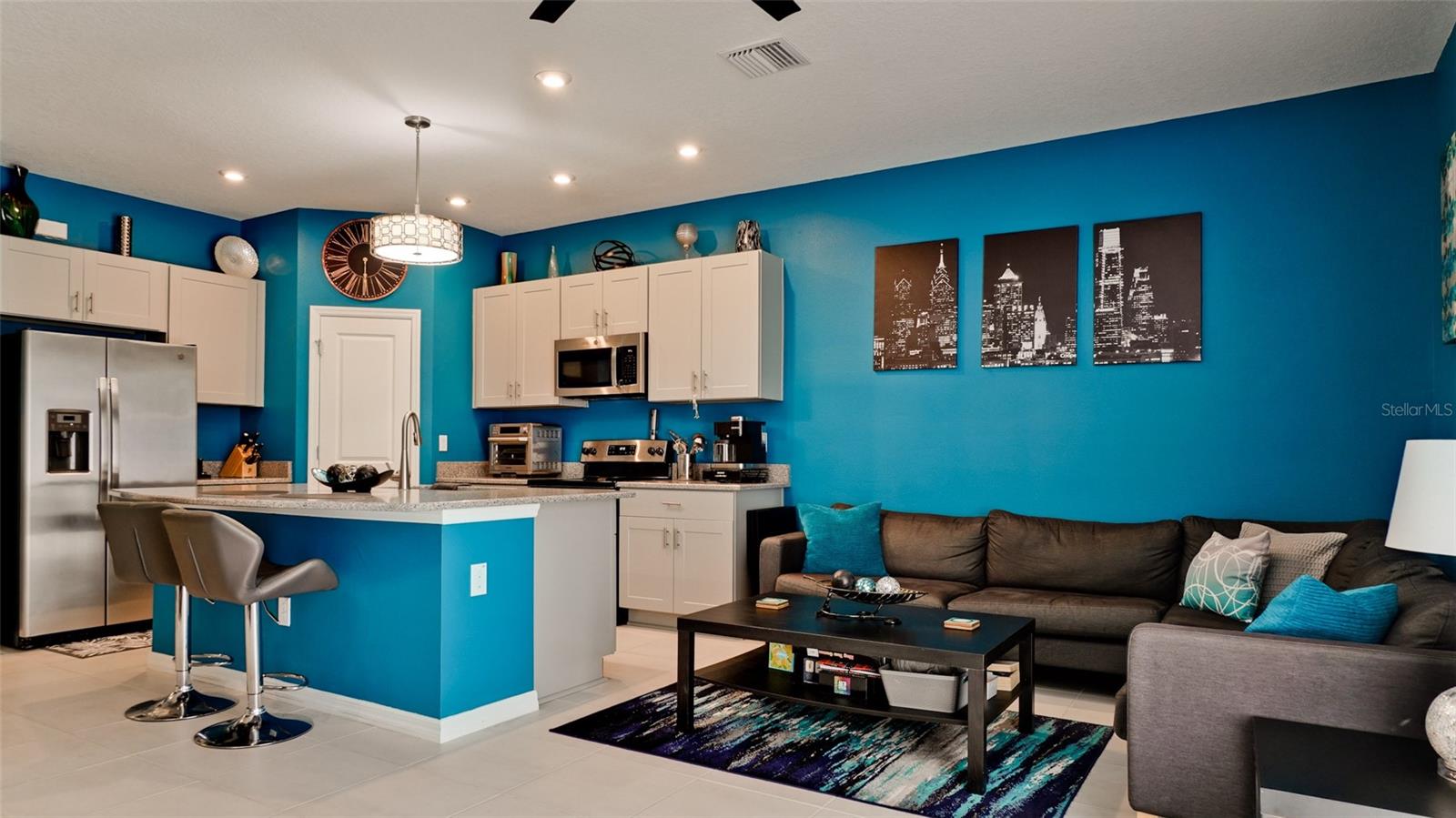 Image 4 of 24 For 6215 Willowside Street