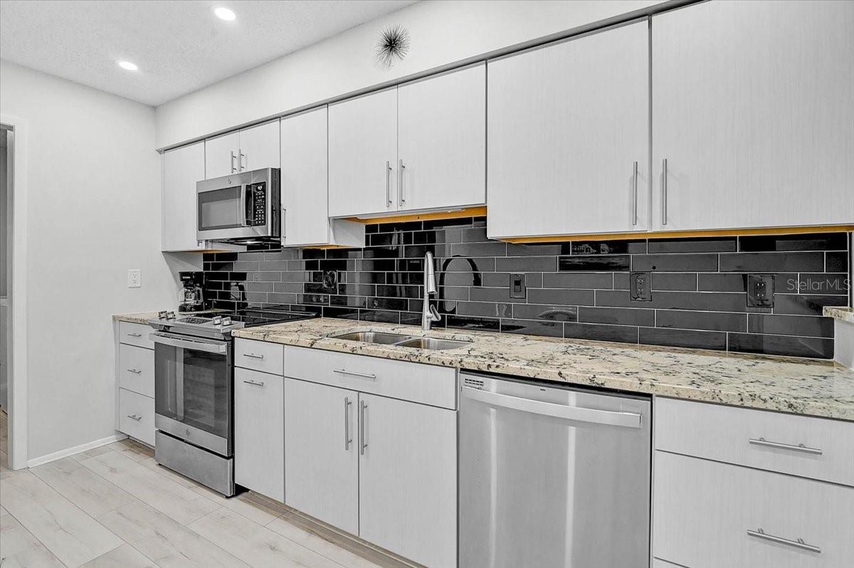 Image 3 of 55 For 4169 66th Street Circle W H