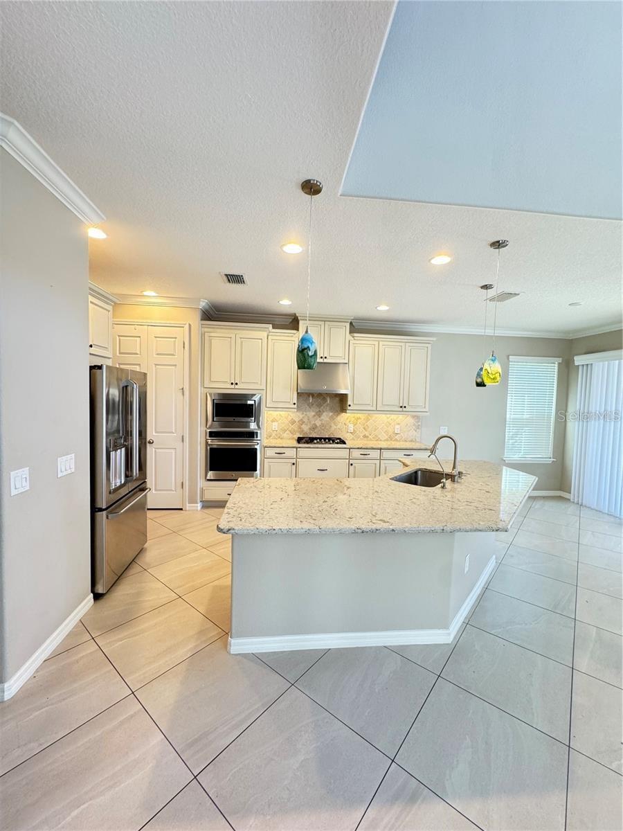 Image 6 of 61 For 5922 Anise Drive