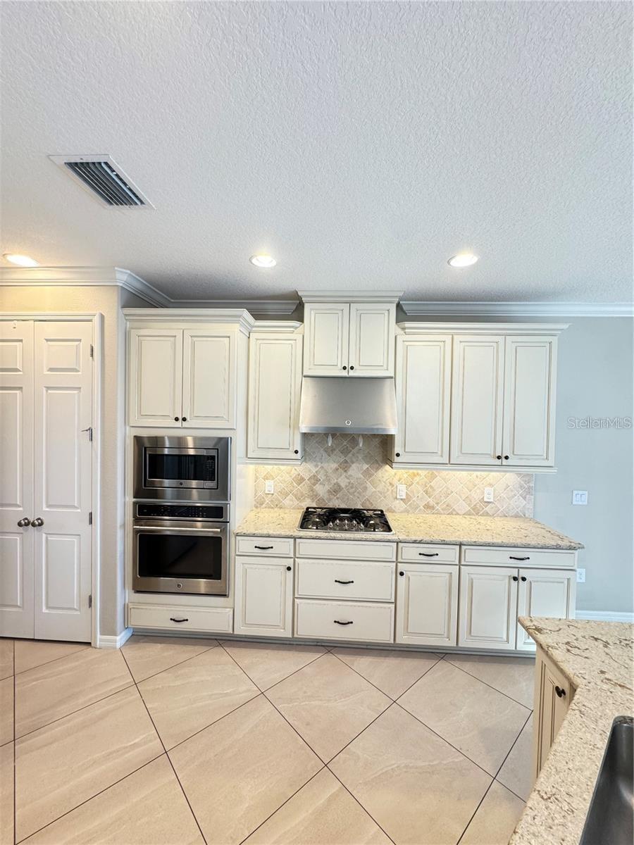 Image 8 of 61 For 5922 Anise Drive