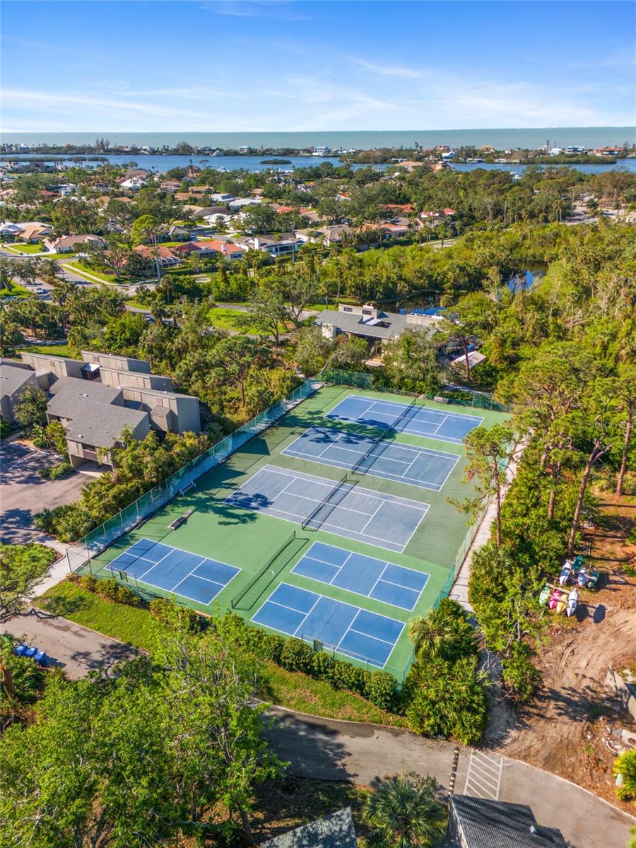 Image 3 of 45 For 754 Pine Run Drive 754