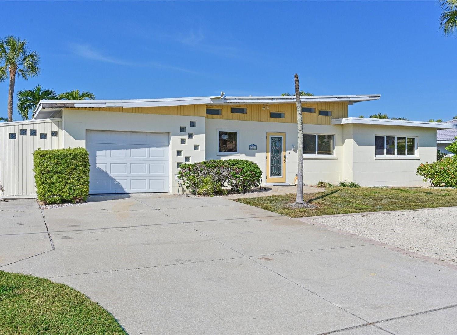 Details for 512 Key Royale Drive, HOLMES BEACH, FL 34217