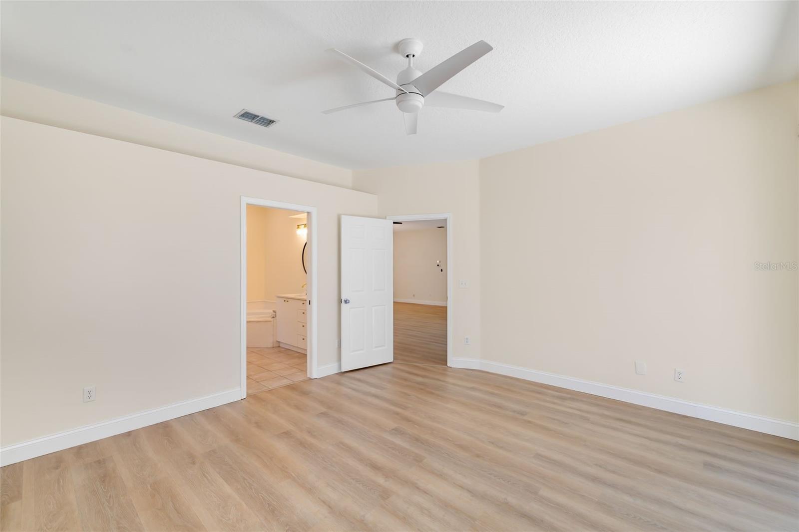 Image 14 of 39 For 5370 Matthew Court