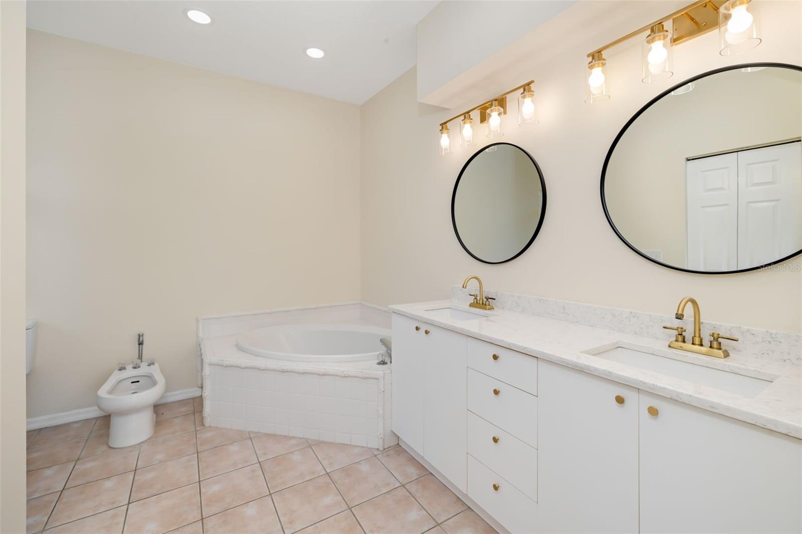 Image 15 of 39 For 5370 Matthew Court
