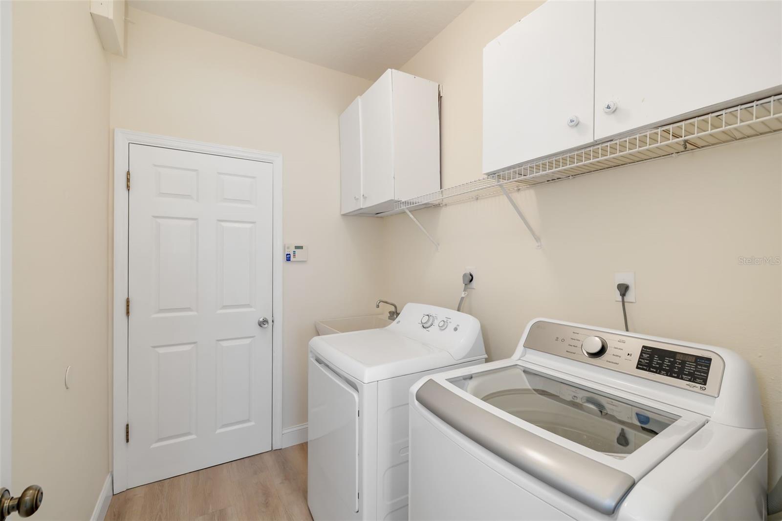 Image 22 of 39 For 5370 Matthew Court