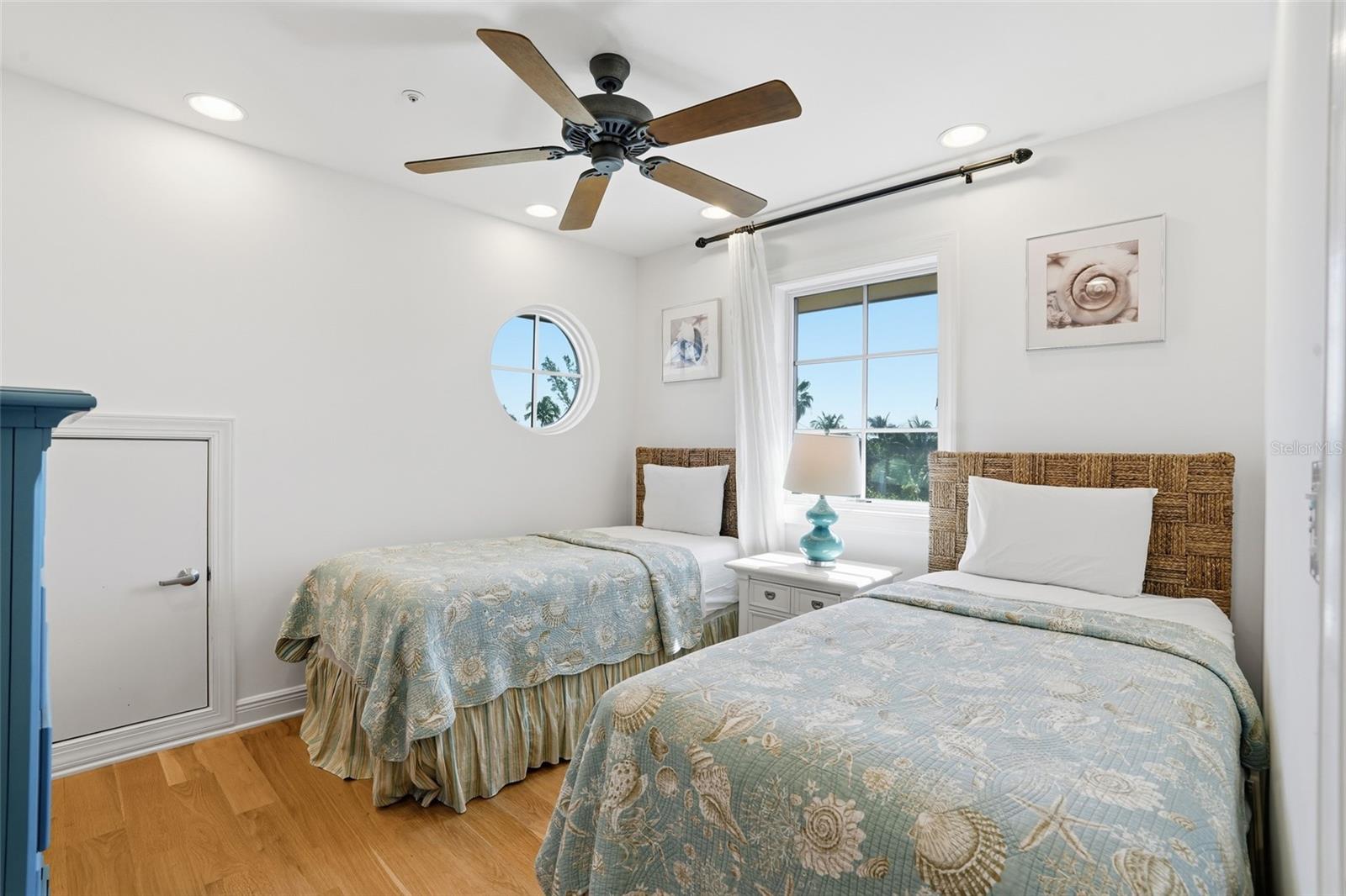 Image 33 of 44 For 16205 Captiva Drive