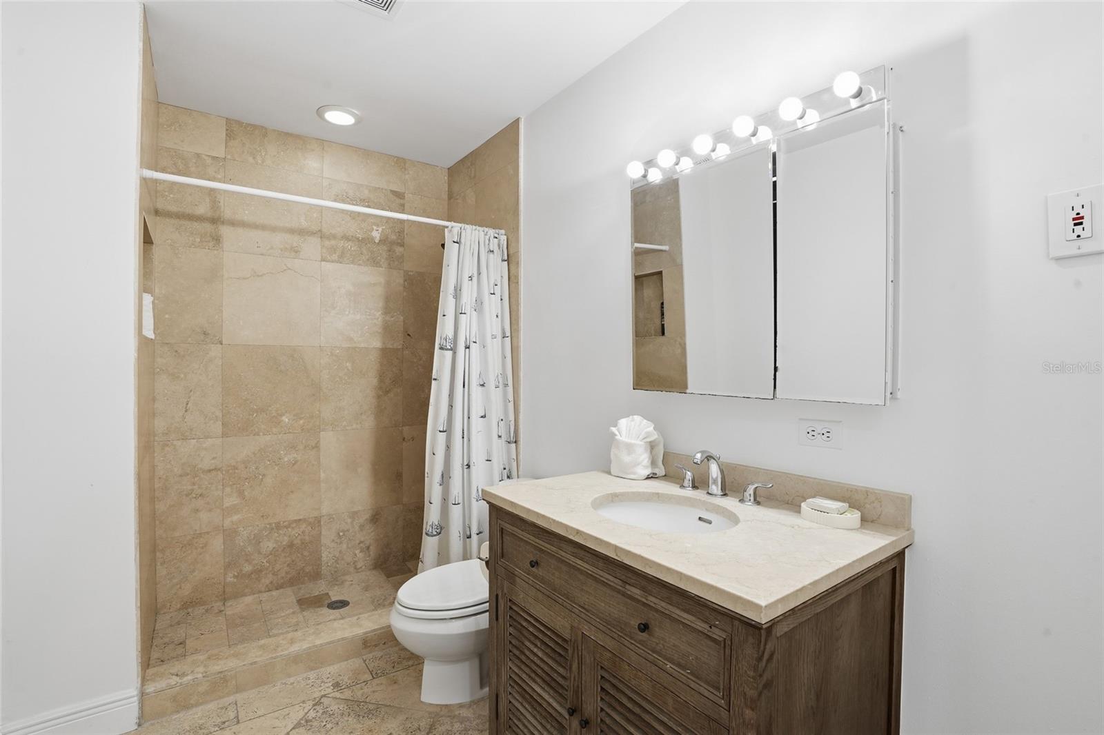 Image 38 of 44 For 16205 Captiva Drive