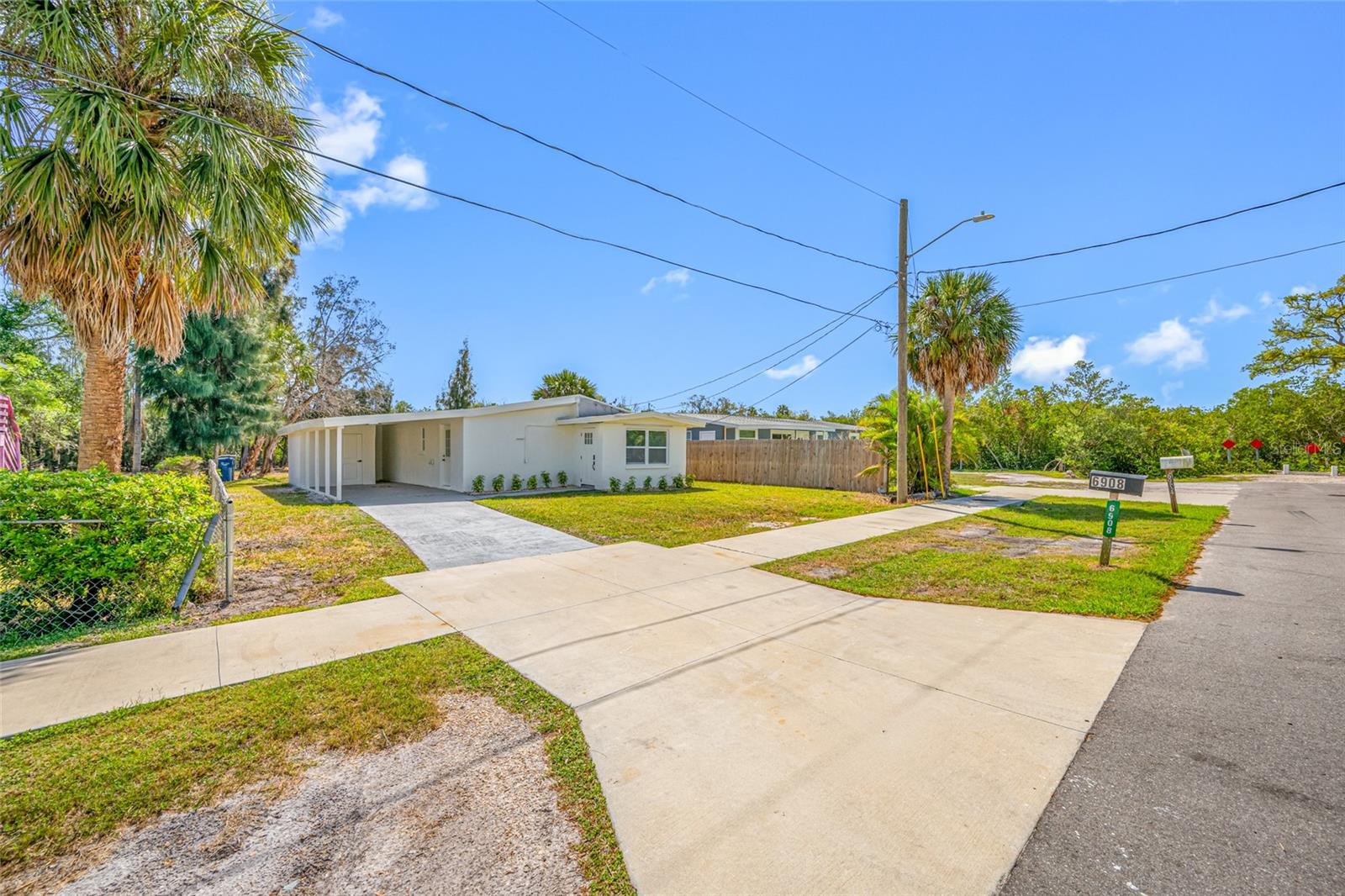 Image 7 of 67 For 6908 11th Avenue E