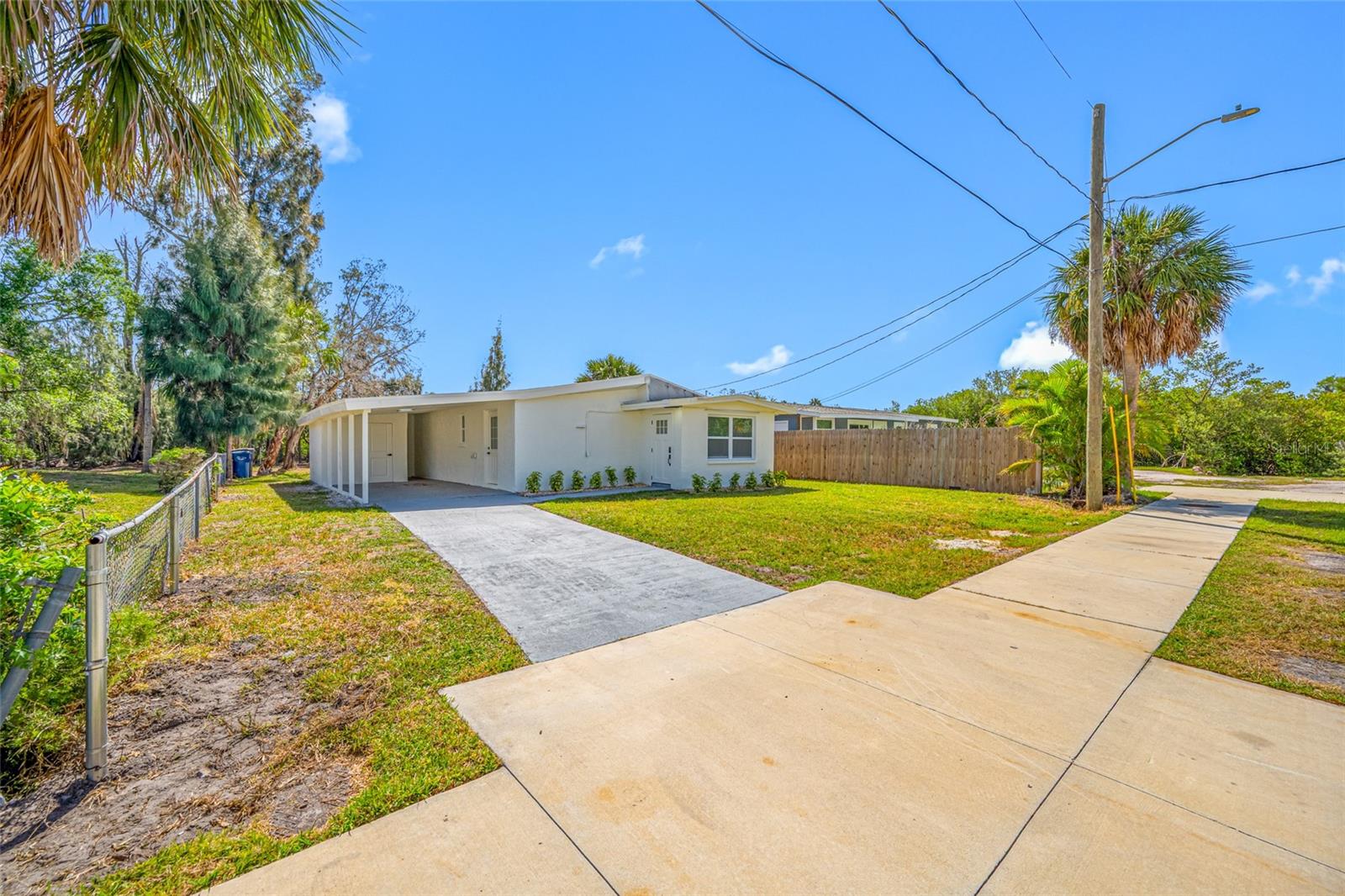 Image 8 of 67 For 6908 11th Avenue E
