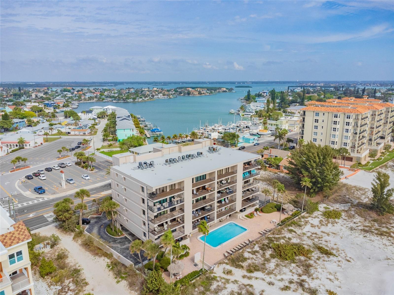 Image 41 of 44 For 13650 Gulf Boulevard 402