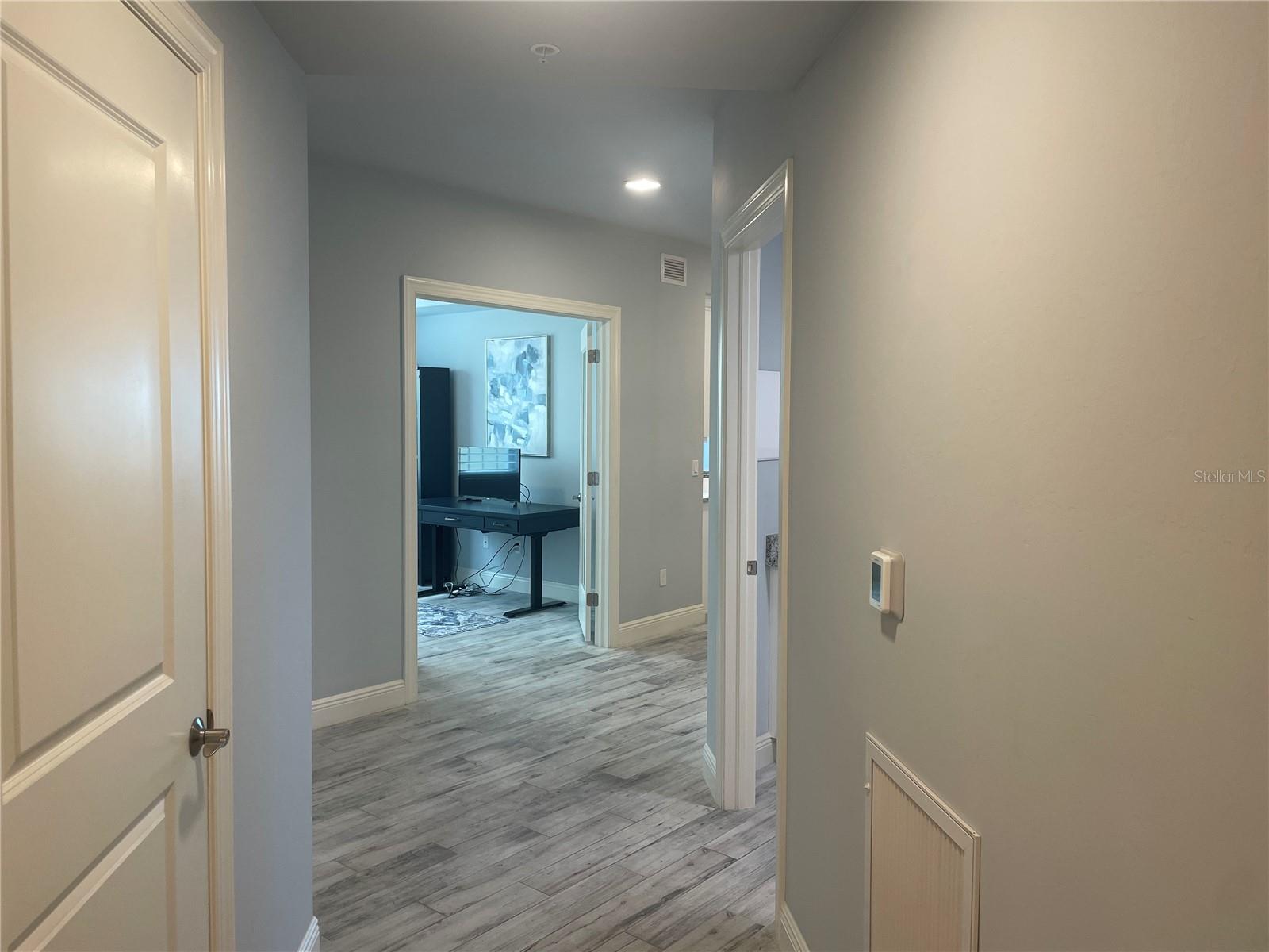 Image 4 of 45 For 260 Hidden Bay Drive 401