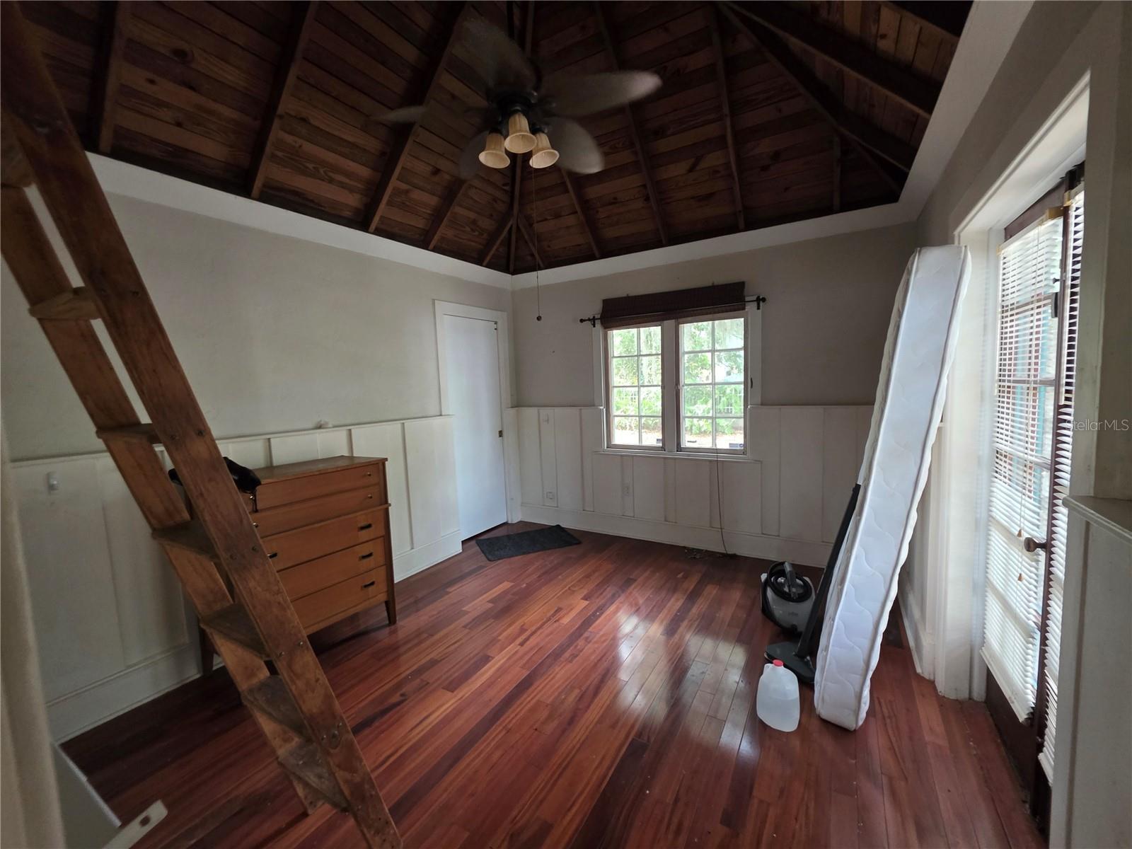 Image 8 of 8 For 4237 Sarasota Avenue