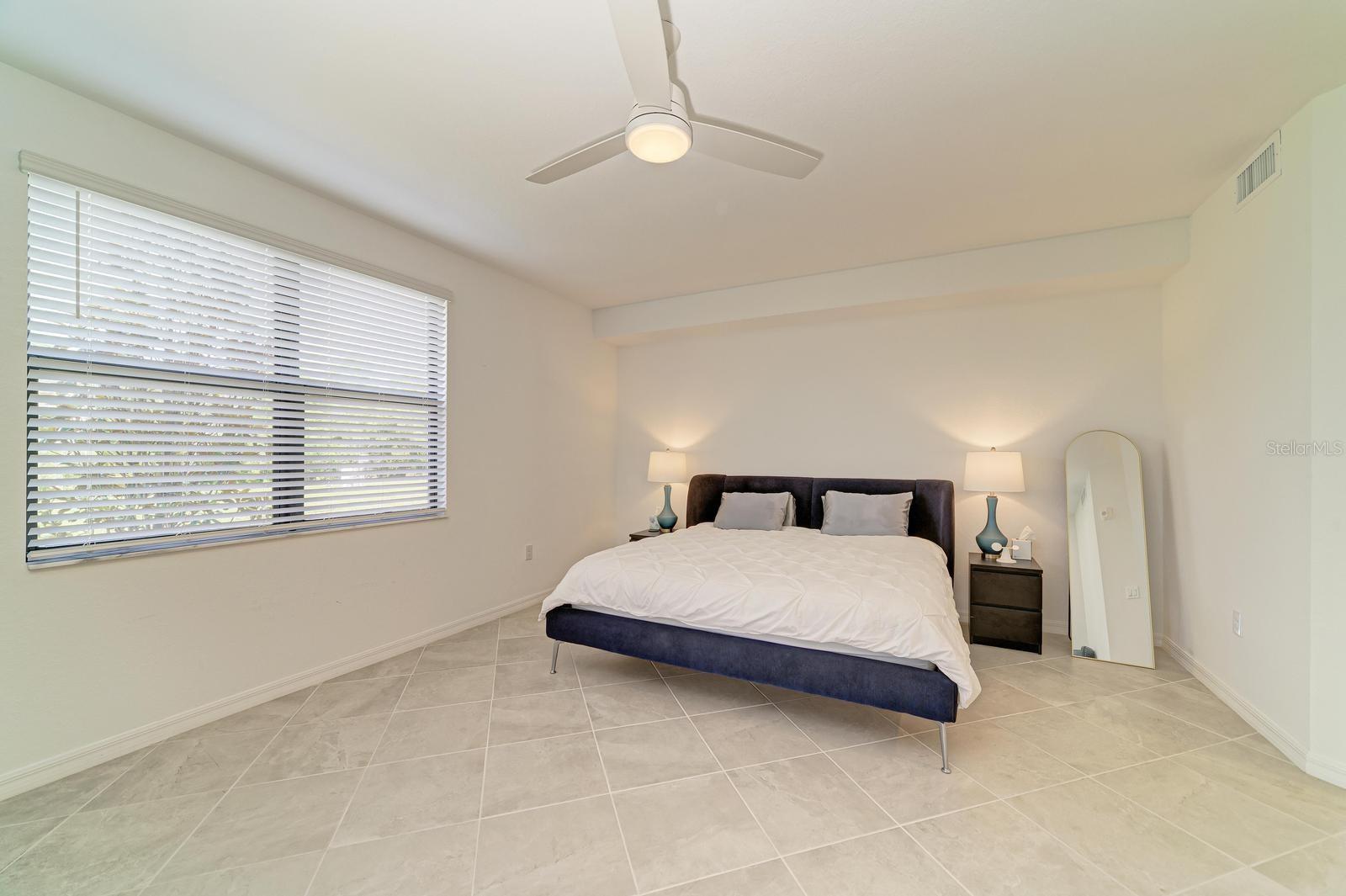 Image 12 of 26 For 5687 Honore Avenue 411